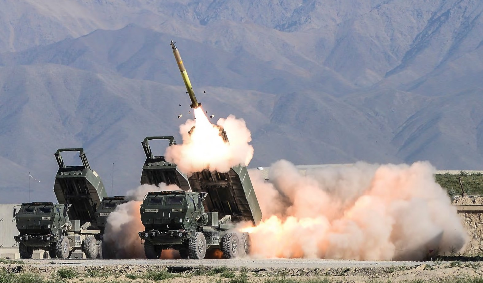 Lockheed Martin dostarczy armii amerykańskiej dodatkowe pociski GMLRS dla HIMARS o zasięgu do 80 kilometrów. Lockheed Martin dostarczy armii amerykańskiej dodatkowe pociski GMLRS dla HIMARS o zasięgu do 80 kilometrów.